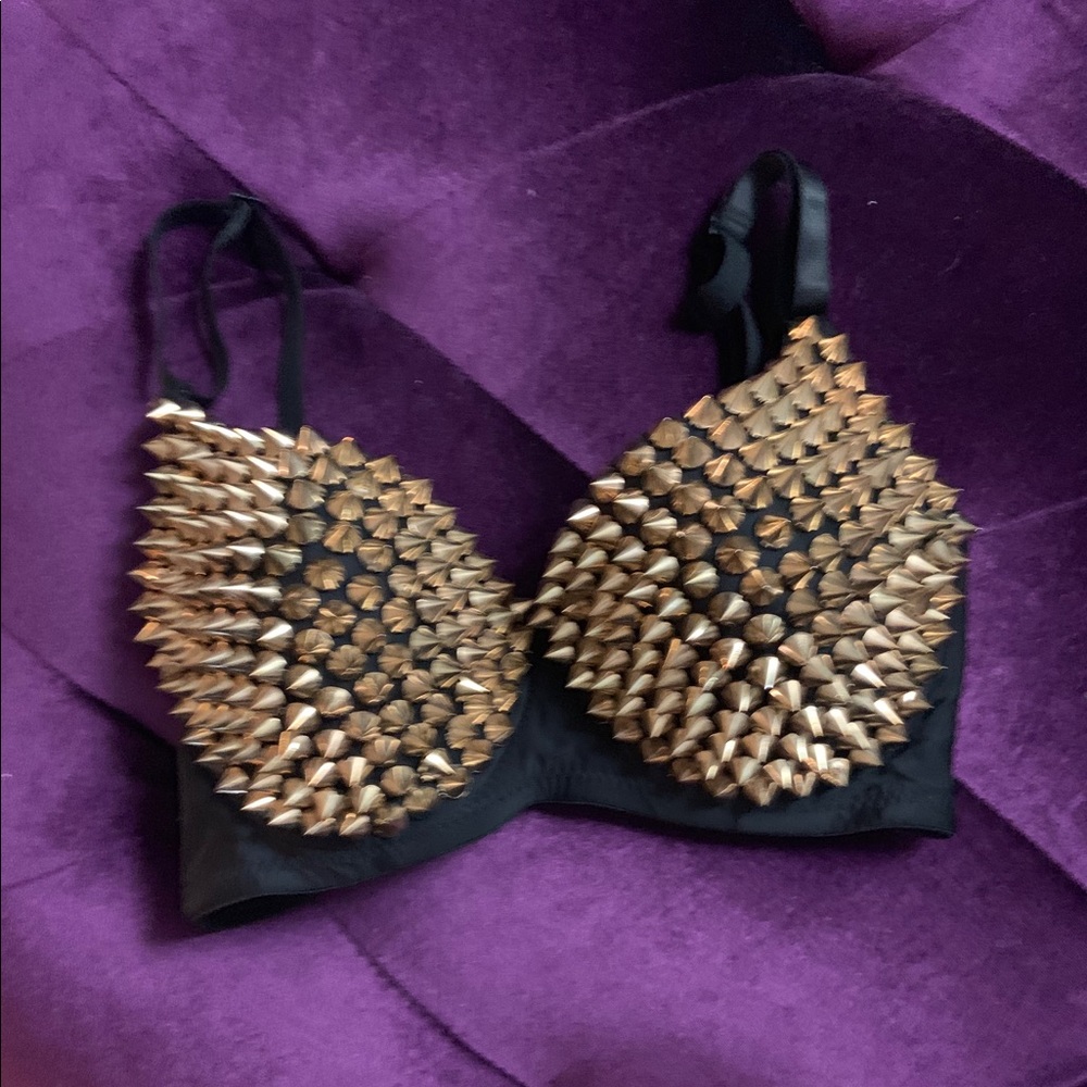 Gold spike top.